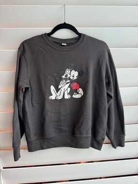 Uniqlo Disney Mickey & Pluto Crewneck kids sweatshirt size 11/12